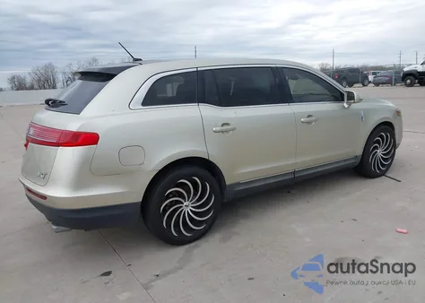 2010 Lincoln Mkt z USA, uszkodzony, nr VIN 2LMHJ5FR5ABJ17866